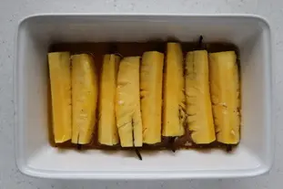Ananas Victoria confit au miel et aux épices