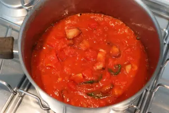 Tagliatelles aux rillons et tomates