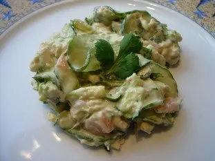 Salade mélangée concombre et saumon