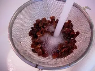 Il ne faut pas ajouter des raisins secs tel quels : etape 25