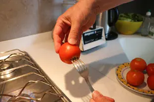 Comment éplucher des tomates à la flamme