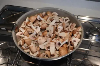 Escalope de porc aux champignons et crème à la sauge : etape 25